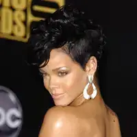 $Rihanna-curls.webp