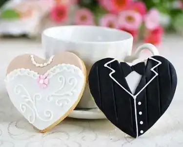 $99145-bride-and-groom-cookies-3.webp