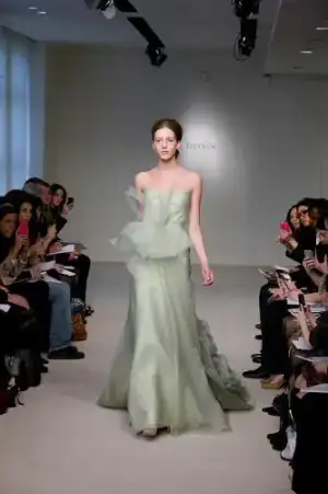 $Vera-Wang-2012-Yaz-Gelinlik-Modelleri-3.webp