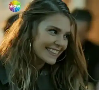 $Asli_Enver_5_131359.webp