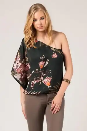 $Bershka-yeni-&#252;r&#252;n-koleksiyonu (11).webp