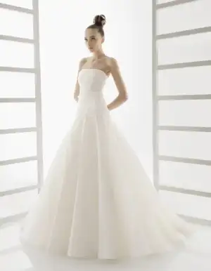 $210-EDNA-rosa-clara-wedding-dress-strapless-princess-classic.webp