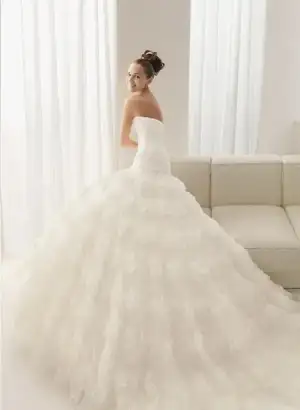 $Aire_Barcelona_Wedding_Dress_byron_201106140-1.webp