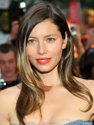 $jessicabielsidepartedhairstyle_thumb.webp