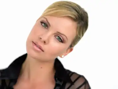 $Charlize-Theron-77.webp