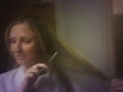 $Saçimi Keserken.webp