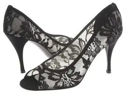 $alkmaar_051606_lace_shoes.webp