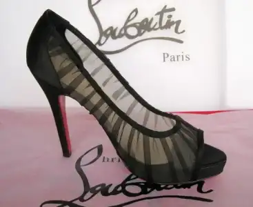 $christian%20louboutin%20christian%20louboutin0306001(1).webp