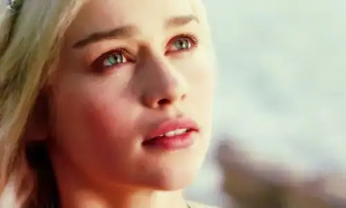 $Emilia-Clarke-2.webp