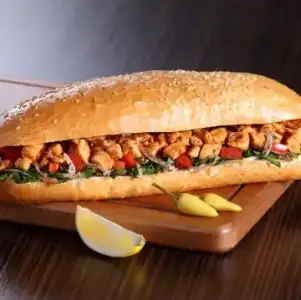 $tantuni_tavuk_ekmekarasi.webp