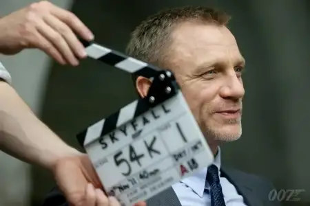 $skyfall-james-bond-movie-2012-film-daniel-craig-hollywood-wallpaper-pictures-images-photos-m...webp