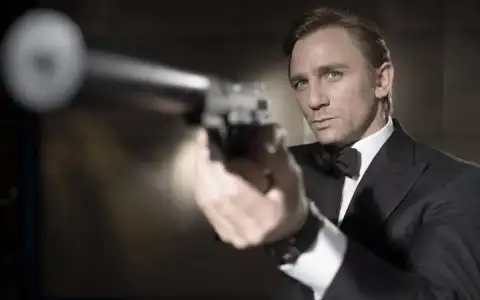 $skyfall-james-bond-daniel-craig-hd-wide.webp