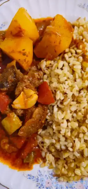 Güveçte Türlü ve Bulgur Pilavı.webp