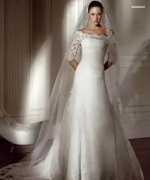 $long-sleeved-wedding-dress-5.webp
