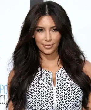 $kim-kardashian-gunluk-uzun-duz-sac-modeli.webp