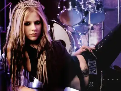 $3177-avril+lavigne-12.webp