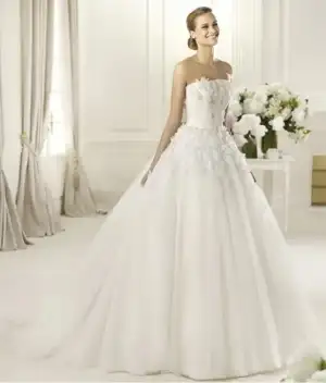 $2013-pronovias-glamour-yaz-sezonu-gelinlik-kolesyonu-7.webp