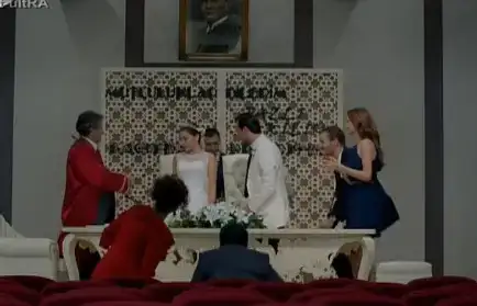 $kuzey-guney-cemre-gelinlik-modeli (15).webp