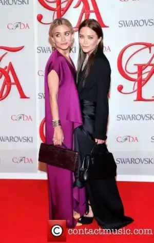 $ashley-olsen-mary-kate-olsen-2012-cfda_3927425.webp