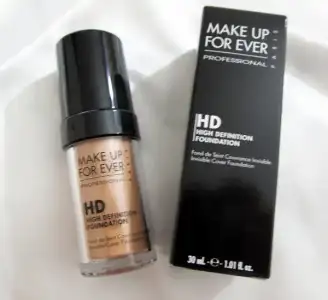 $make-up-for-ever-hd-invisible-cover-foundation-127.webp