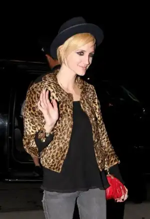 $ashleesimpsonblonde6.webp