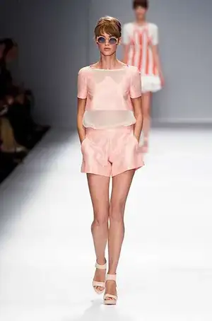 cacharel-defile-printemps-ete-2013-madame-figaro-14.webp