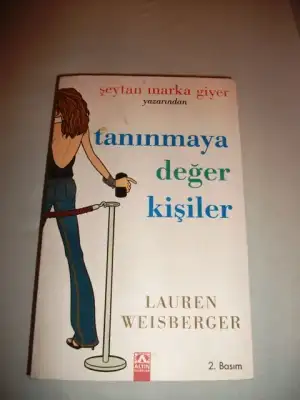 $lauren weisberger tan&#305;nmaya de&#287;er ki&#351;iler.webp