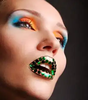 $too%u00252Bmuch%2Bmakeup.webp