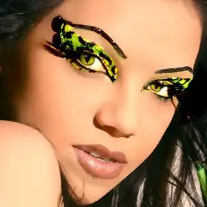 $Rainbow-Exotic-Eye-Color-Makeup-4.webp