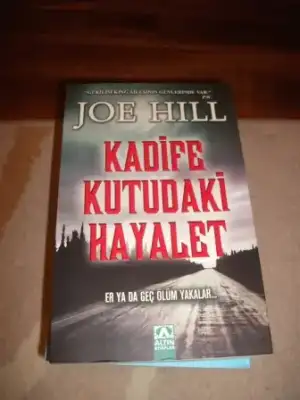 $joe hill kadife kutudaki hayalet.webp