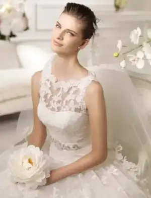 $2013-dantelli-gelinlik-modelleri-383x500.webp