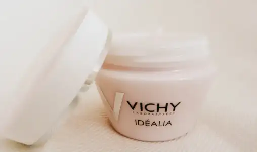 $Vichy Idealia Smoothing and Illuminating Cream2.webp