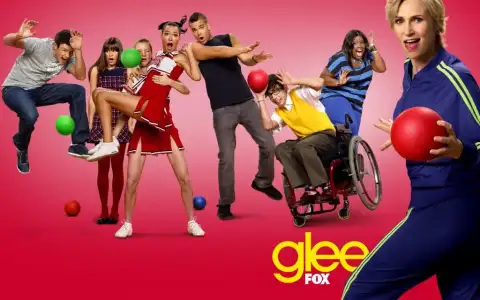 $glee-wallpapers-season-3-1680x1050-001.webp