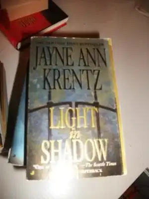 $jayne ann krentz light in shadow - Kopya.webp
