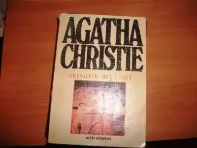$agatha christie iskemlede 5 ceset.webp