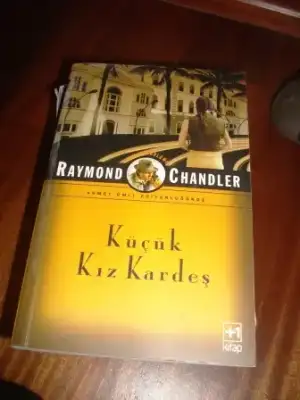 $raymond chandler k&#252;&#231;&#252;k k&#305;z karde&#351;.webp