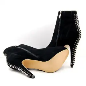 $brian atwood kirmizi2(siyah).webp