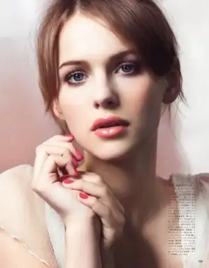 $vogue_chanel_japan_makyaj_2013_koleksiyonu (3).webp