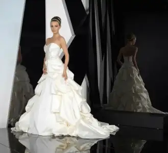 $2013_en_guzel_gelinlik_modelleri (13).webp