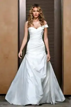 $jenny_lee_2011_asymmetric_shoulder_gown.webp