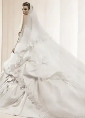 $dedalo_bridal_ballgown_la_sposa_2011.webp