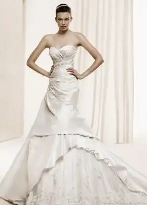 $la_sposa_2011_wedding_dress_delfos.webp