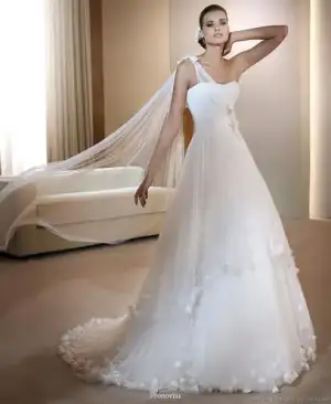 $pronovias_2011_farnes_wedding_dress.webp