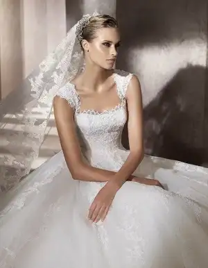 $pronovias-2011-gelinlik-modelleri-yaka-3.webp