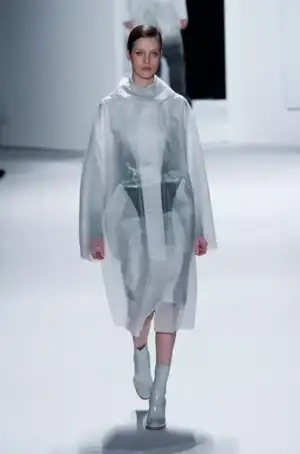 $lacoste_2013_2014_elbise_modelleri_koleksiyonu_defilesi (2).webp
