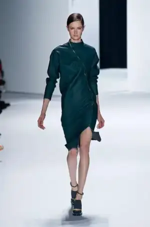 $lacoste_2013_2014_elbise_modelleri_koleksiyonu_defilesi (27).webp