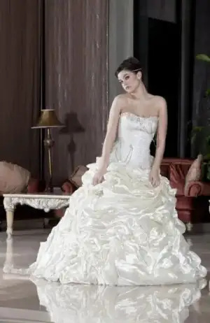 $pierre_cardin-2013_gelinlik_modelleri (38).webp