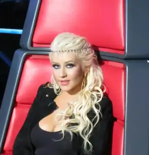 $chiristina-aguilera-sac-modeli-07.webp