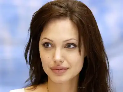 $wallpaper_angelina-jolie_animaatjes-200.webp
