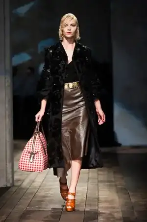 $prada_2013_2014_sonahar_kis_defilesi_modelleri (39).webp